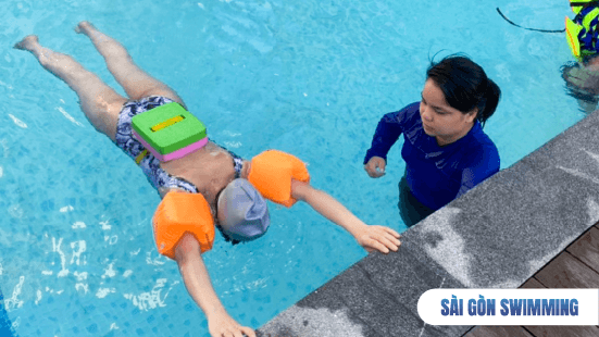 Hình ảnh lớp bơi kèm riêng dành cho người lớn ở Quận Tân Bình